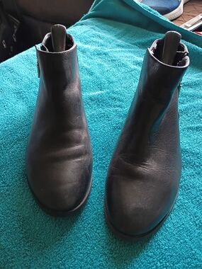 Aldo Black Leather Zip-Back Ankle Booties